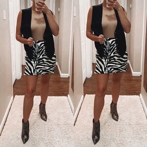 MB Designs velvet animal print high waisted fashion skirt size 7